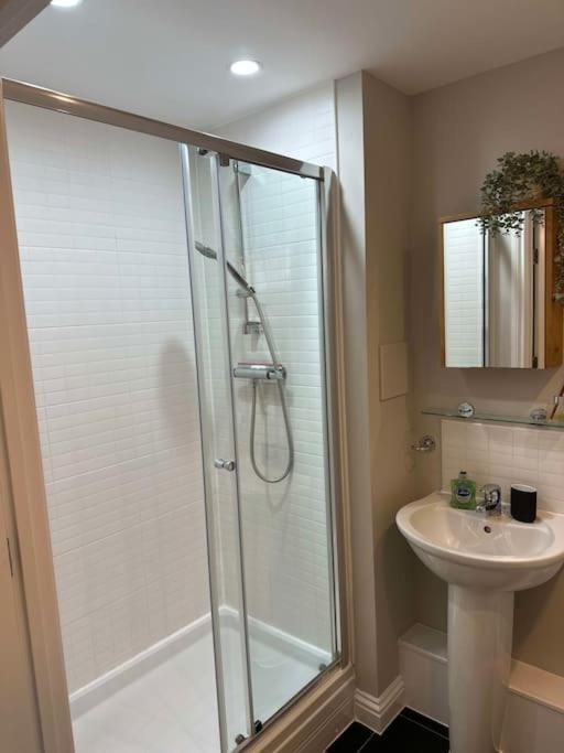 Cute Apartment Next To Colindale Station Edgware Ngoại thất bức ảnh