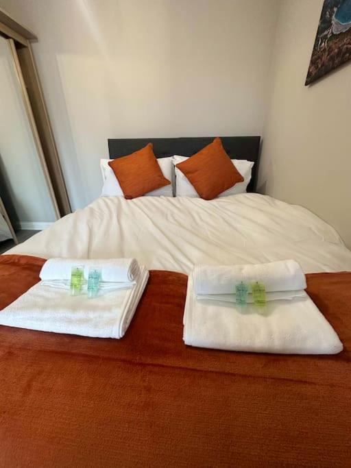 Cute Apartment Next To Colindale Station Edgware Ngoại thất bức ảnh